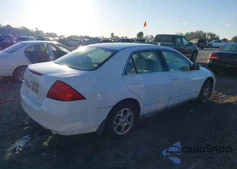 2006 Honda Accord 2.4 Lx z USA, uszkodzony, nr VIN 1HGCM56416A061063